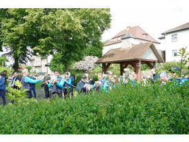 Bittprozession um den Kleinen Berg an Pfingstmontag (© Karl-Franz Thiede)